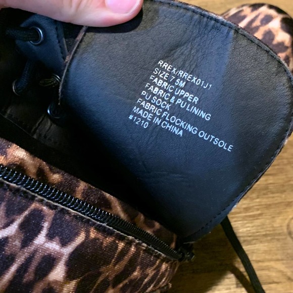 Steve Madden Velvet Leopard/ Cheetah Combat Boots size 7.5 NWOT - Picture 3 of 9
